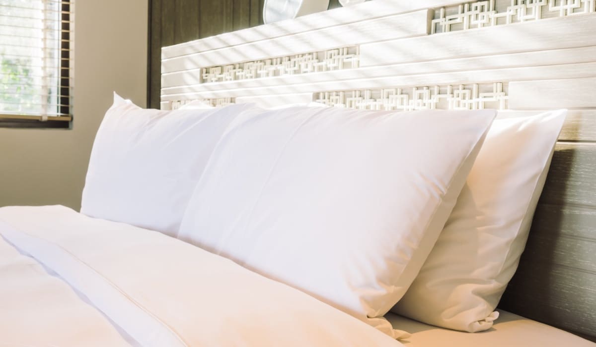 almohadas mullidas blancas almohadas mullidas blancas